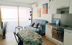 2 pièces climatisé avec balcon dans le vieil Antibes, résidence moderne avec ascenseur