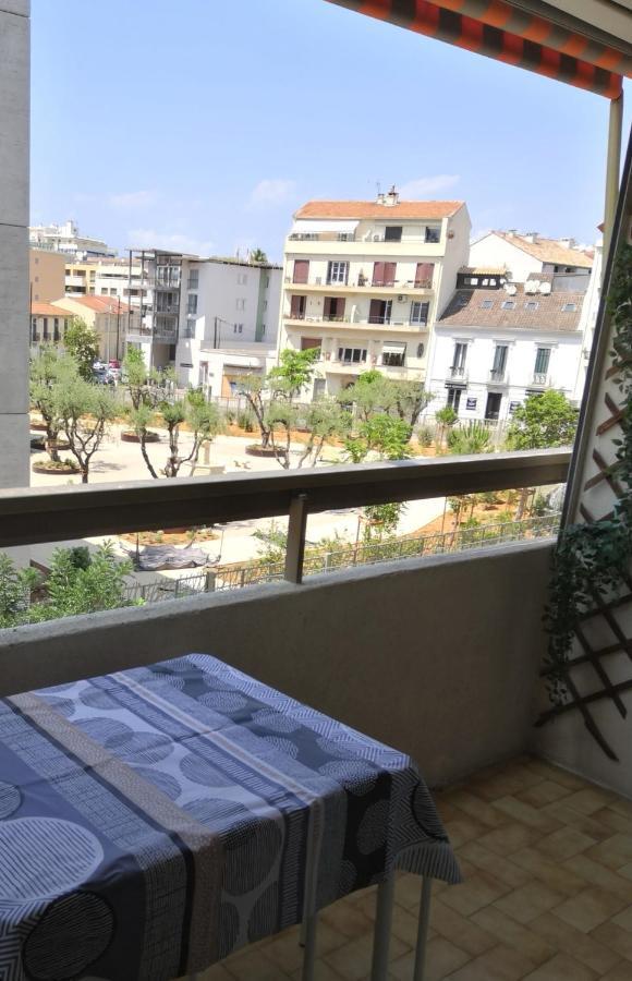 2 pièces climatisé avec balcon dans le vieil Antibes, résidence moderne avec ascenseur Extérieur photo