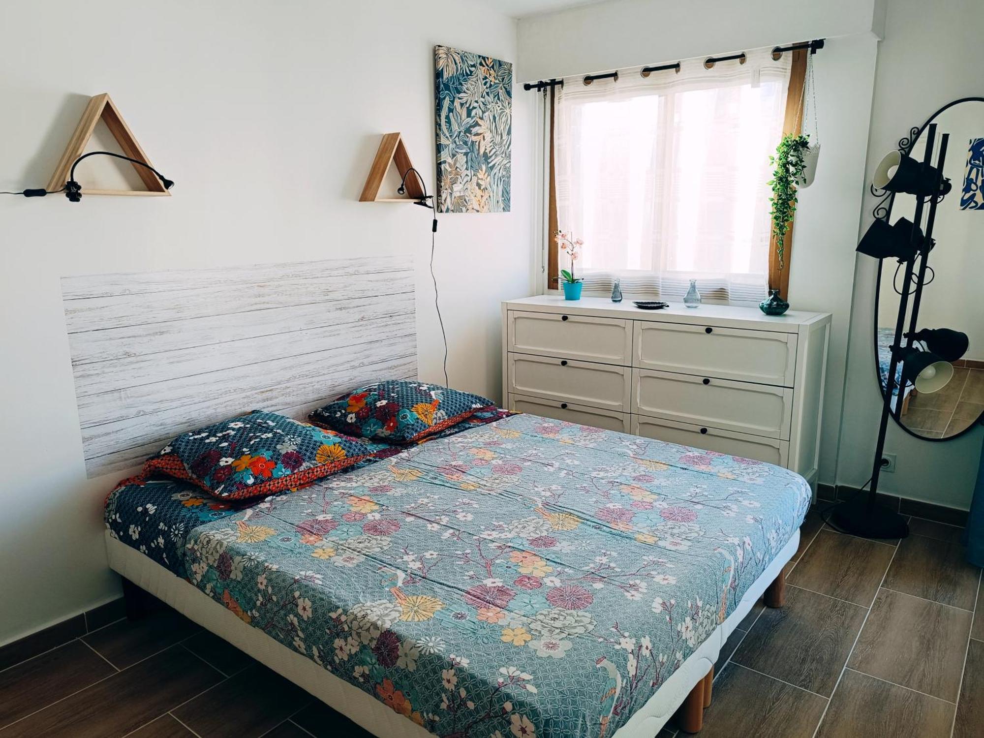 2 pièces climatisé avec balcon dans le vieil Antibes, résidence moderne avec ascenseur Extérieur photo