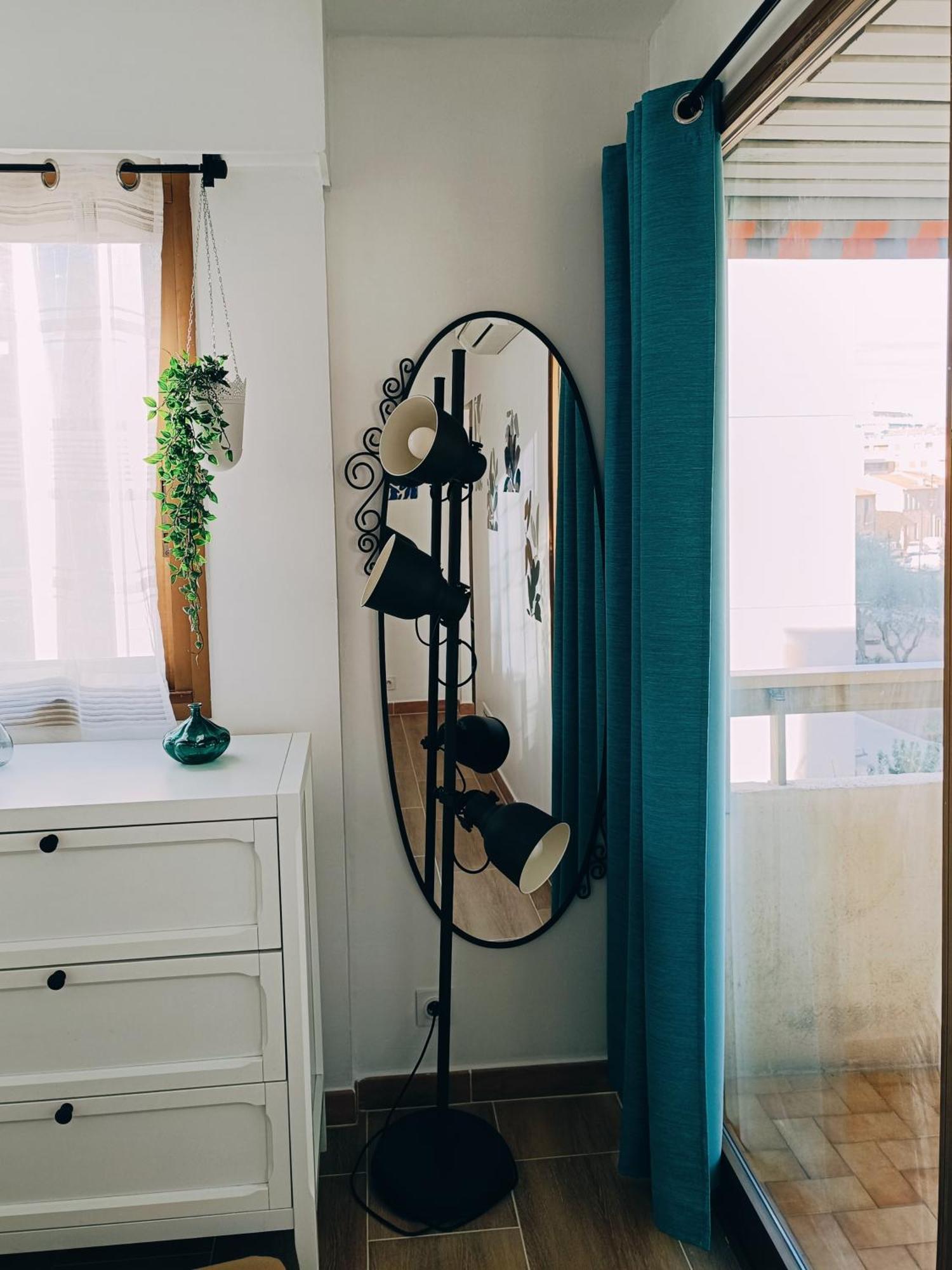 2 pièces climatisé avec balcon dans le vieil Antibes, résidence moderne avec ascenseur Extérieur photo