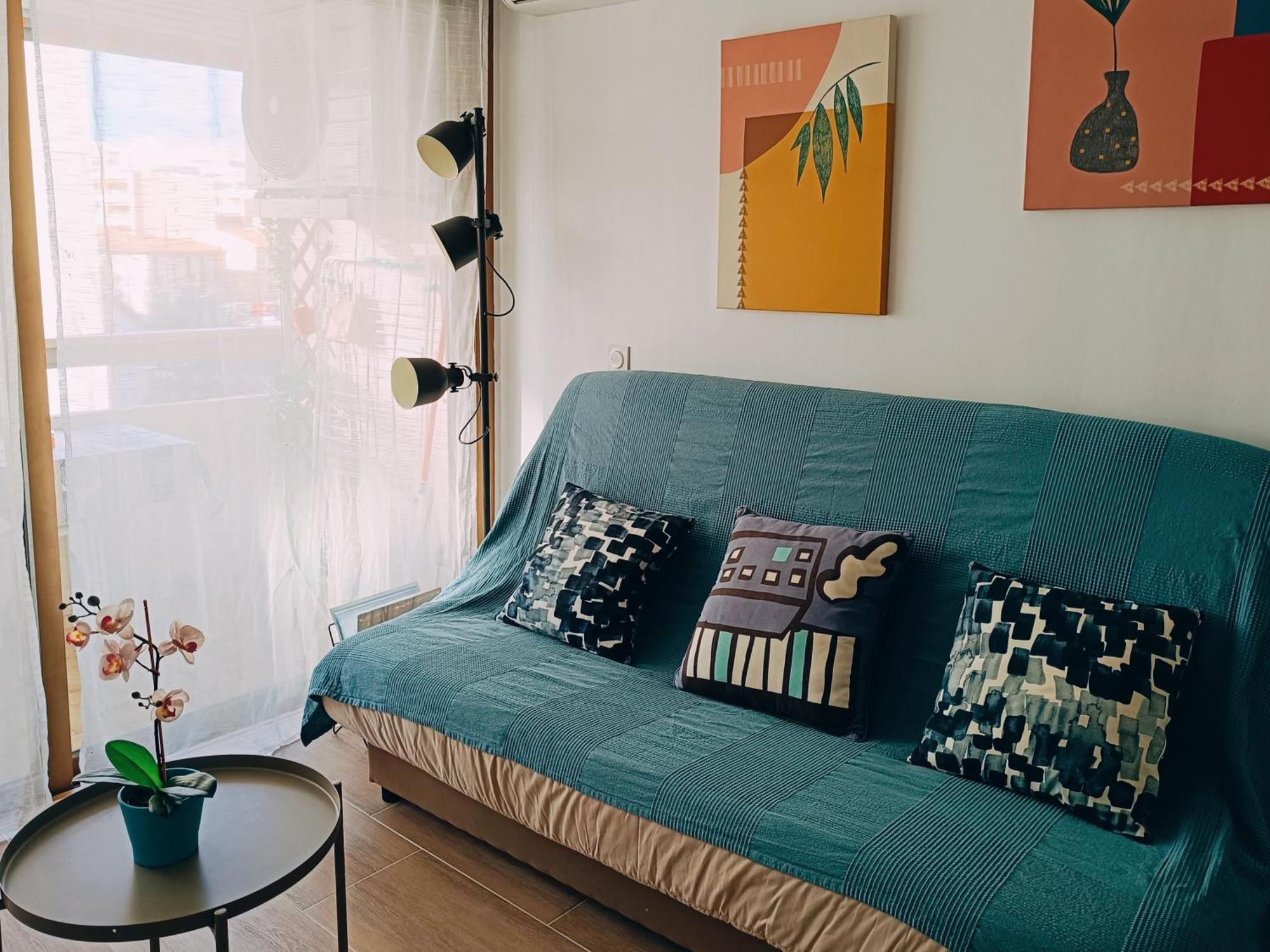 2 pièces climatisé avec balcon dans le vieil Antibes, résidence moderne avec ascenseur Extérieur photo
